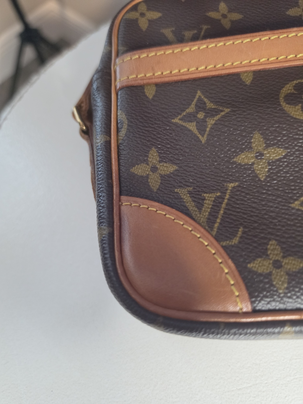 Pre-Loved Louis Vuitton Brown Monogram Canvas Messenger Crossbody - Picture 5 of 16